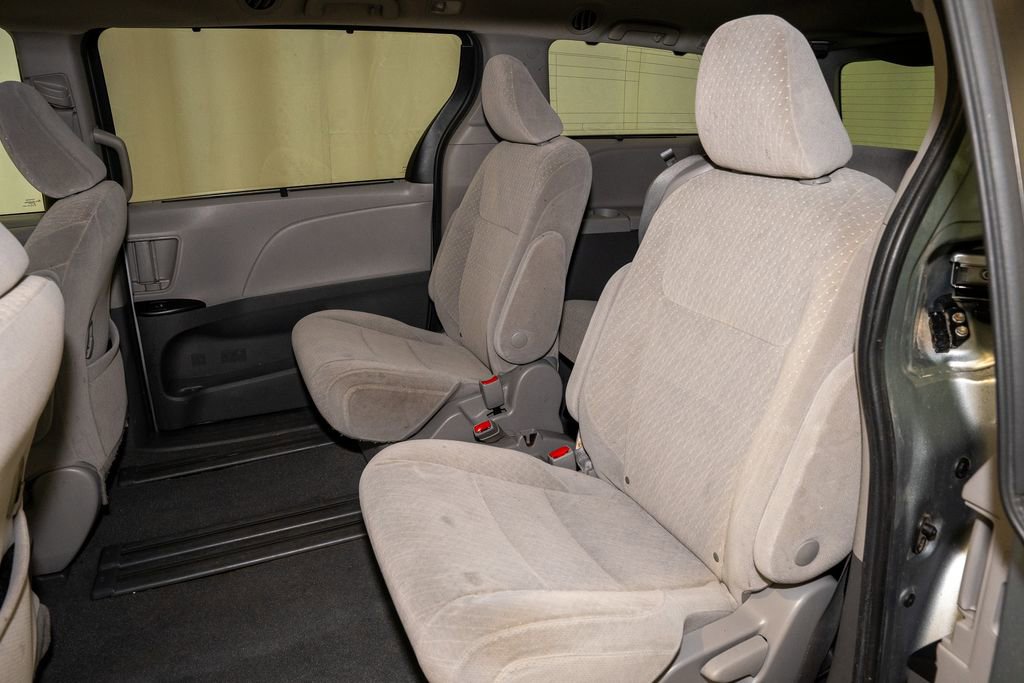 Used 2020 Toyota Sienna LE image 8