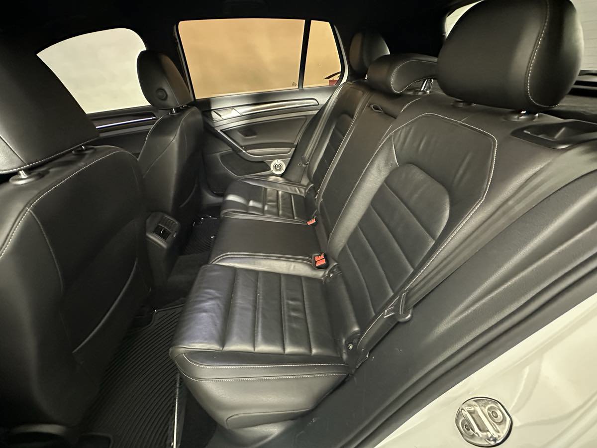 Used 2017 Volkswagen Golf R 4-Door AWD/4WD image 22