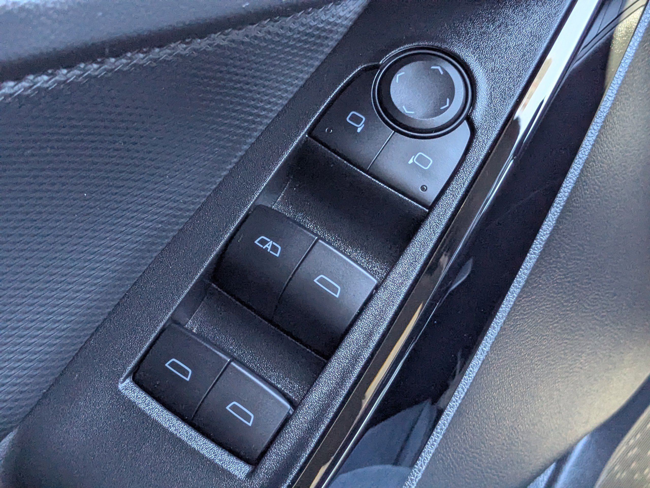 Used 2026 Chevrolet Equinox LT image 25