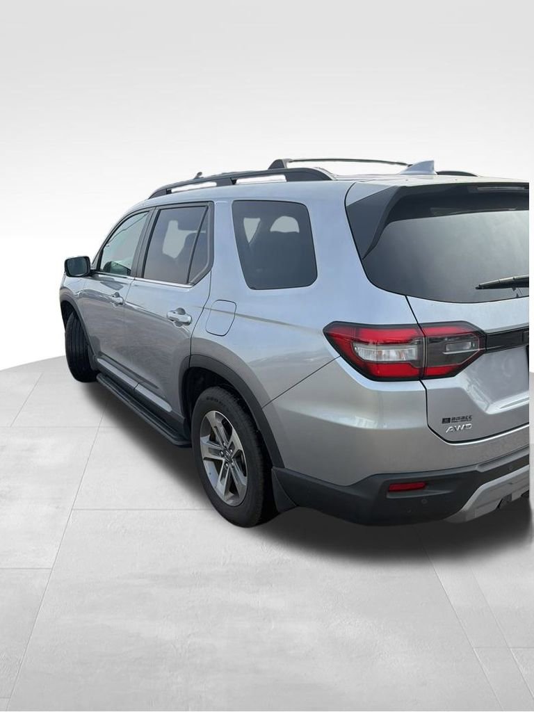 Used 2025 Honda Pilot EX-L image 9
