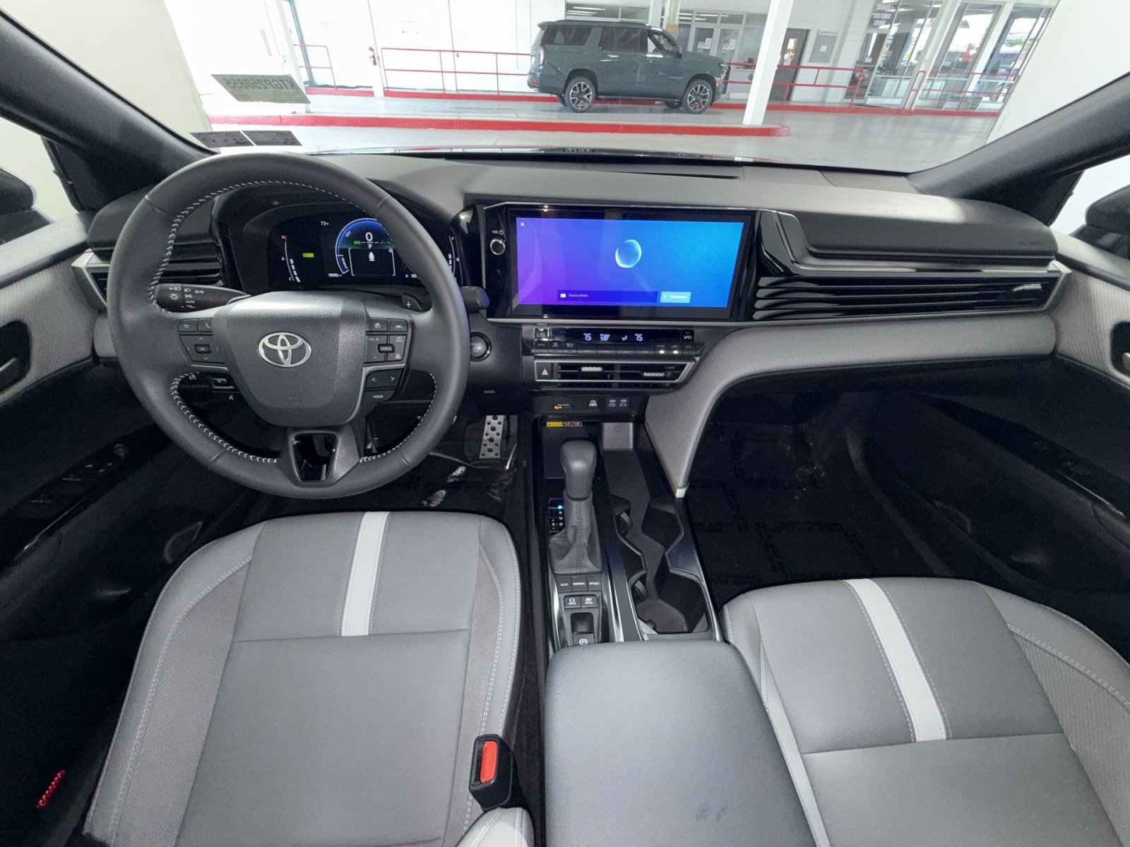 Used 2025 Toyota Camry SE w/ Multimedia Upgrade Package image 23