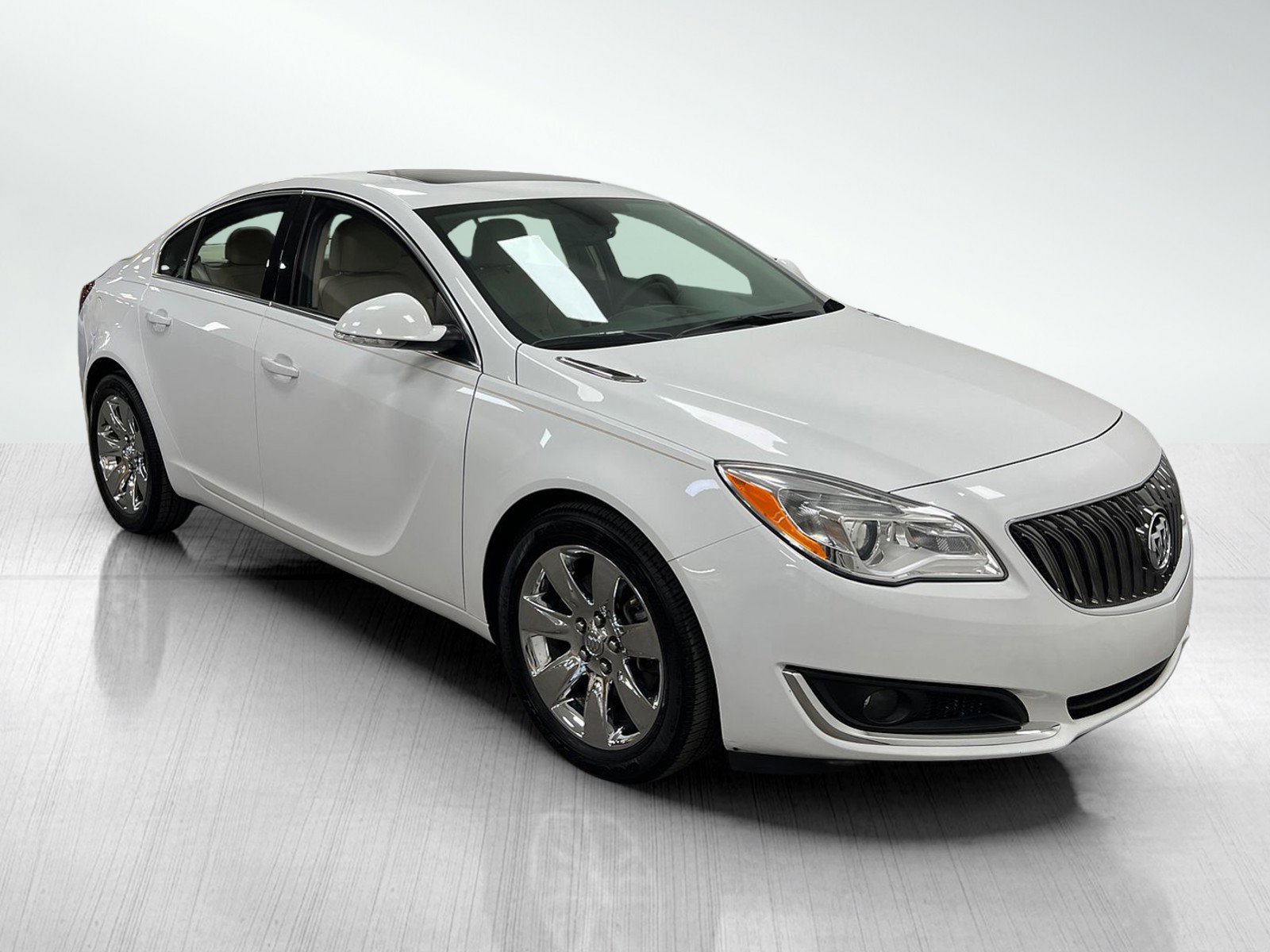 Used 2016 Buick Regal image 1