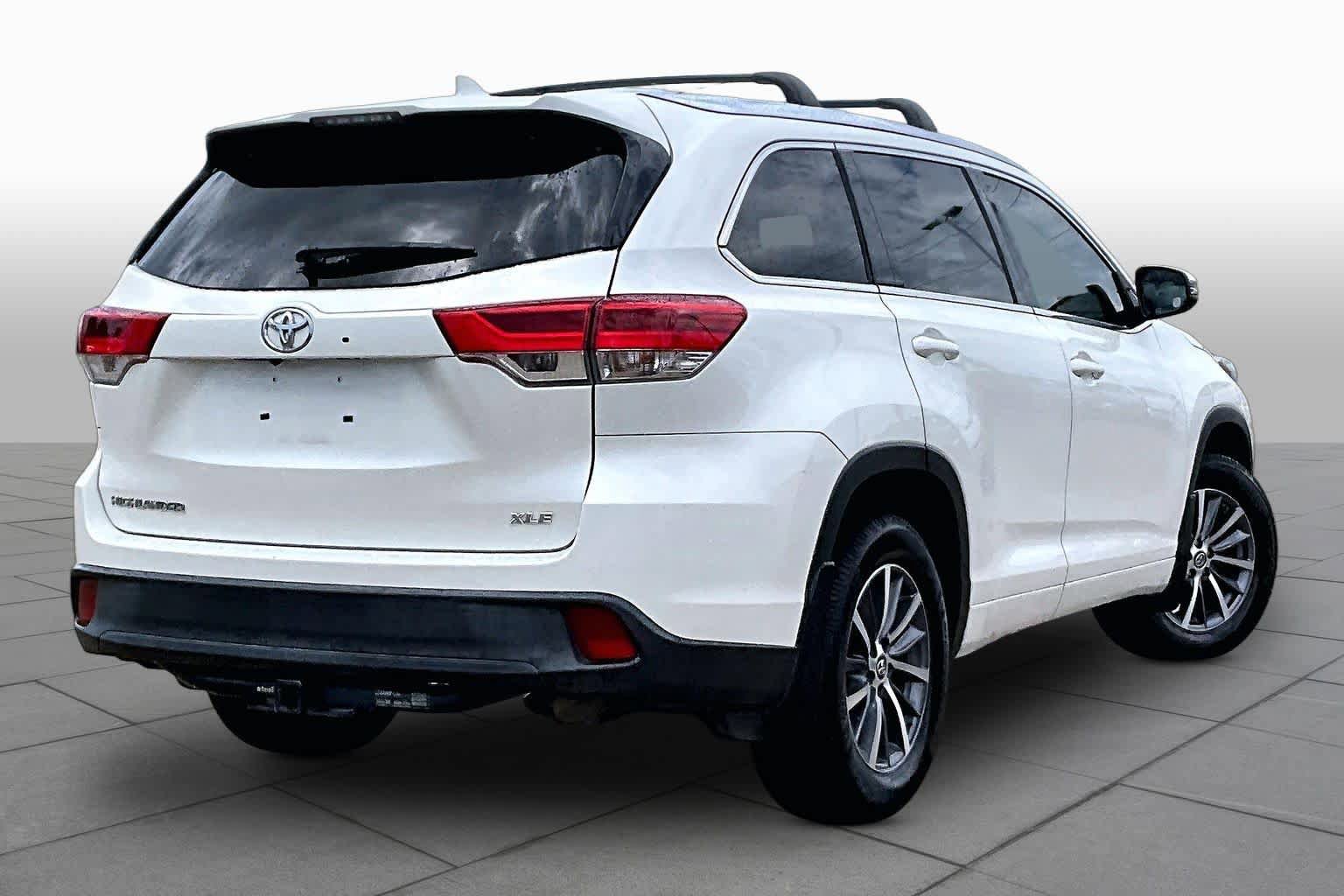 Used 2018 Toyota Highlander XLE FWD image 13