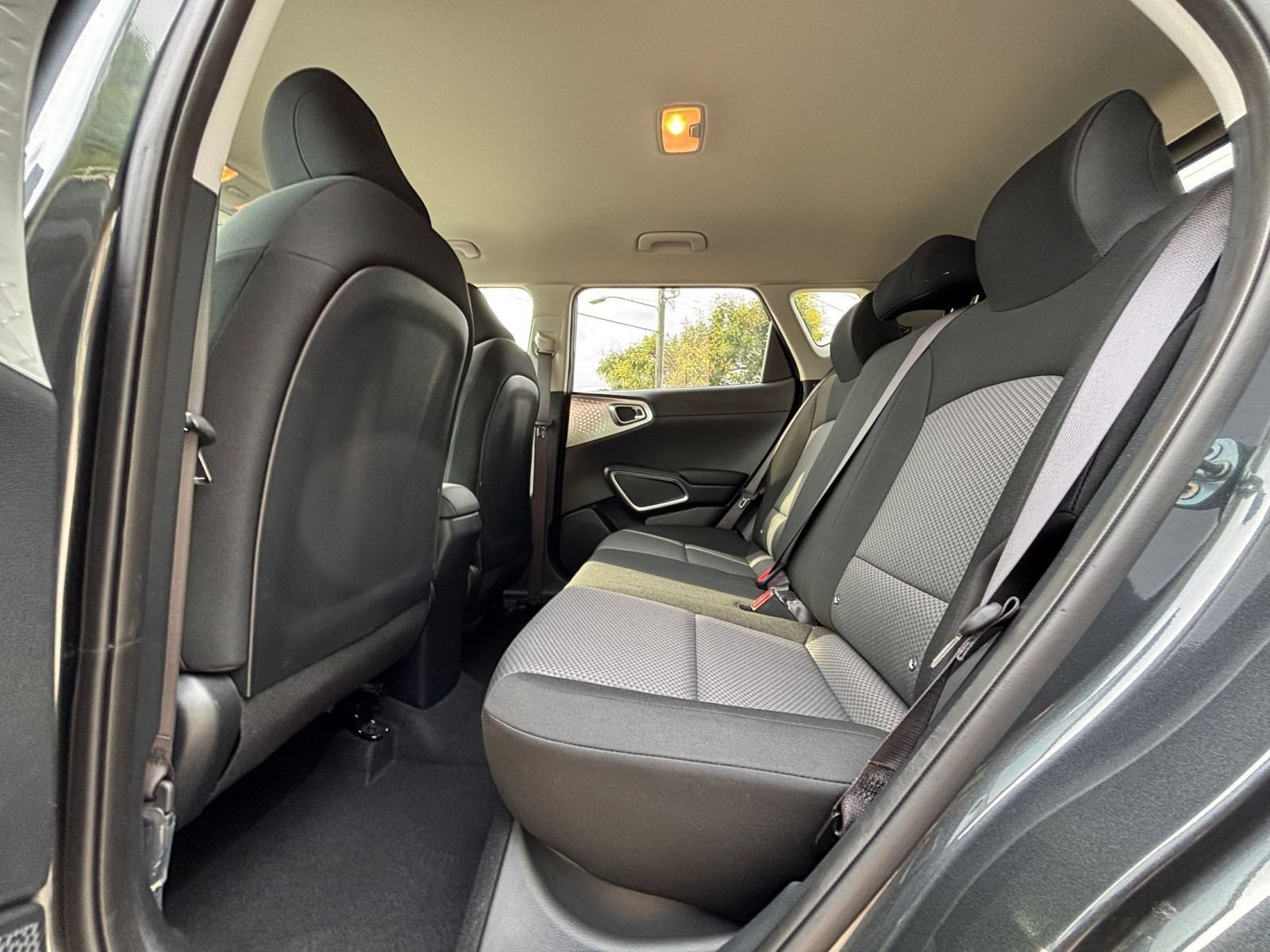 Used 2025 Kia Soul LX w/ LX Technology Package FWD image 22