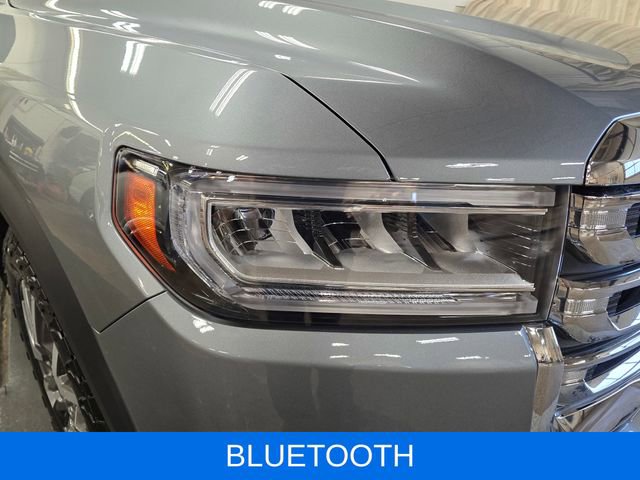 Used 2023 GMC Acadia SLE w/ Driver Convenience Package image 5