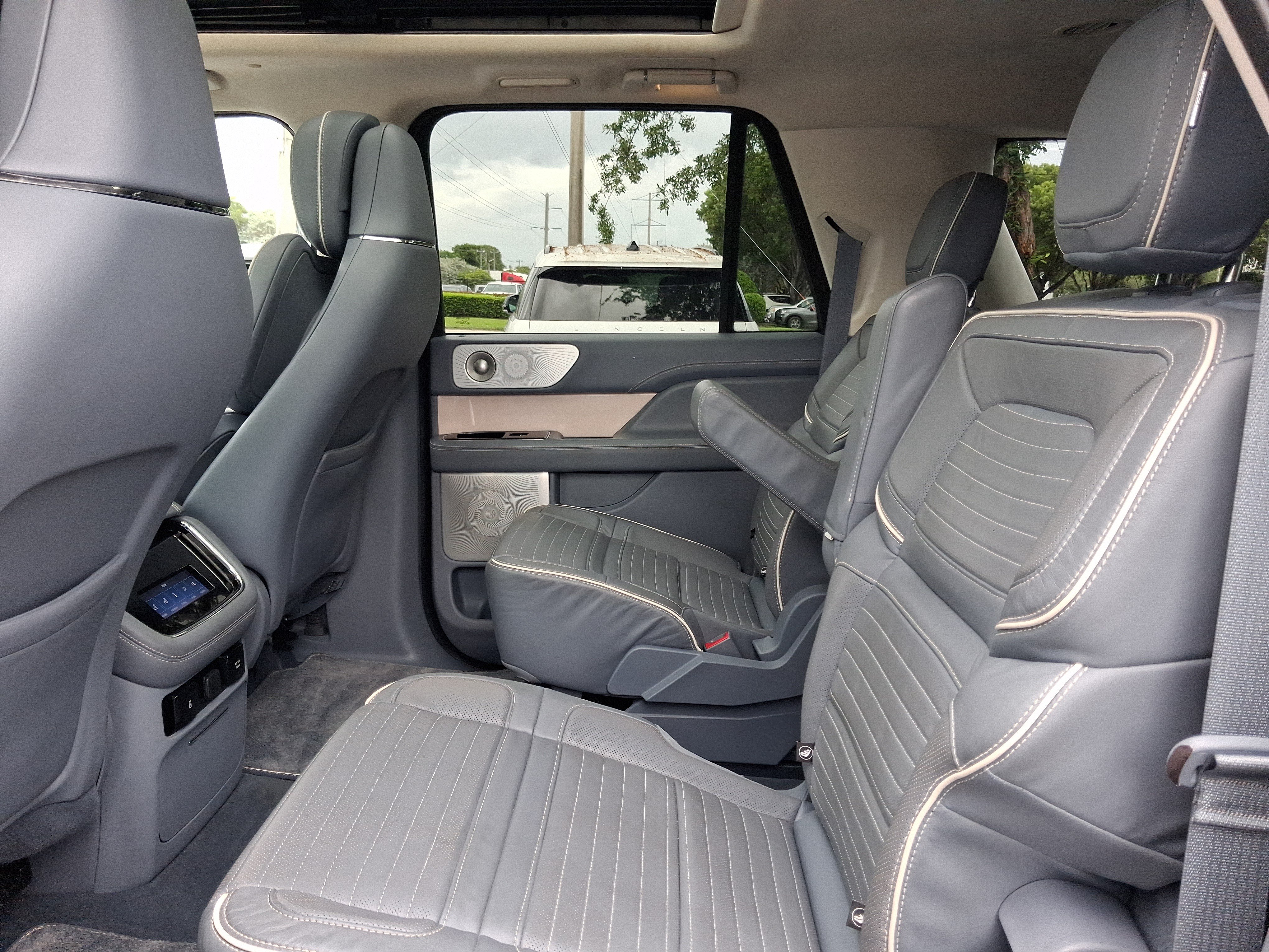 Used 2022 Lincoln Navigator L Black Label AWD/4WD image 6