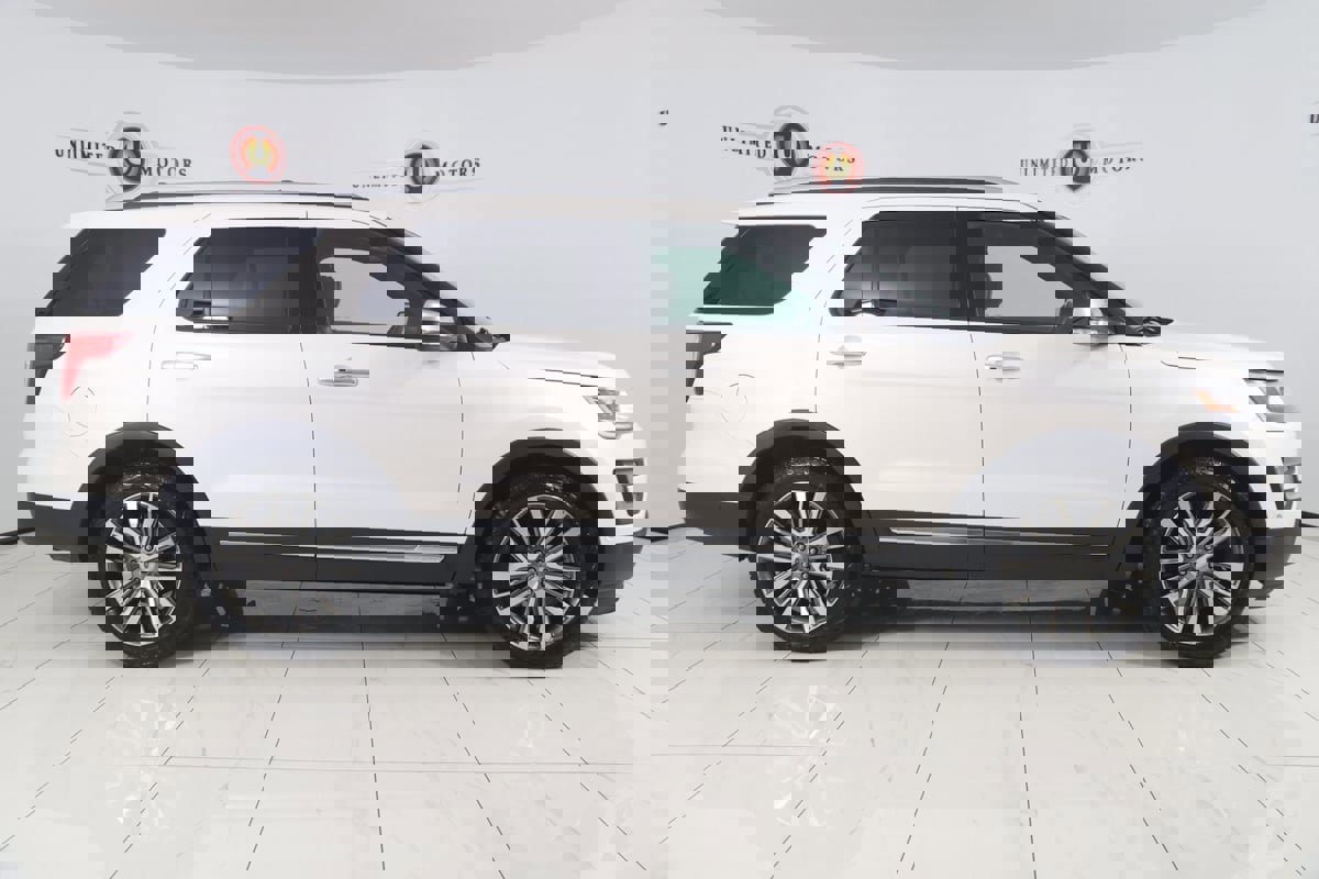 Used 2016 Ford Explorer Platinum image 2