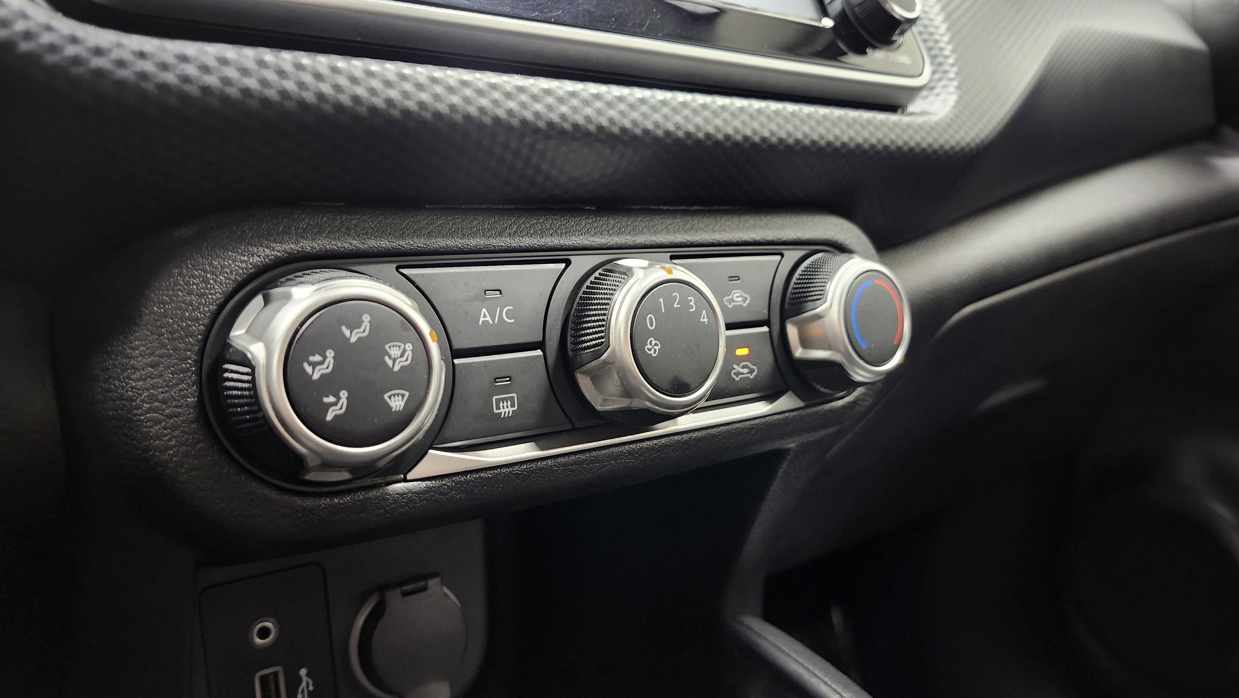 Used 2021 Nissan Kicks S image 27