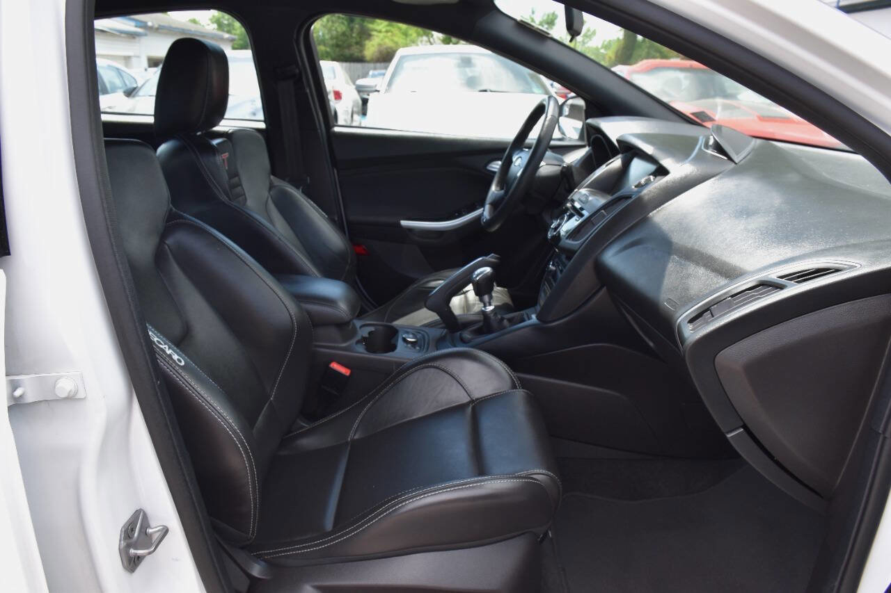 Used 2014 Ford Focus ST w/ Equipment Group 202A FWD image 16