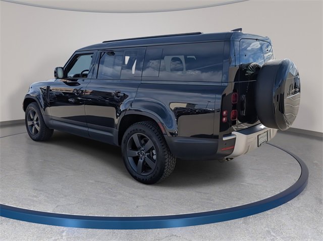 Used 2025 Land Rover Defender 130 S image 3