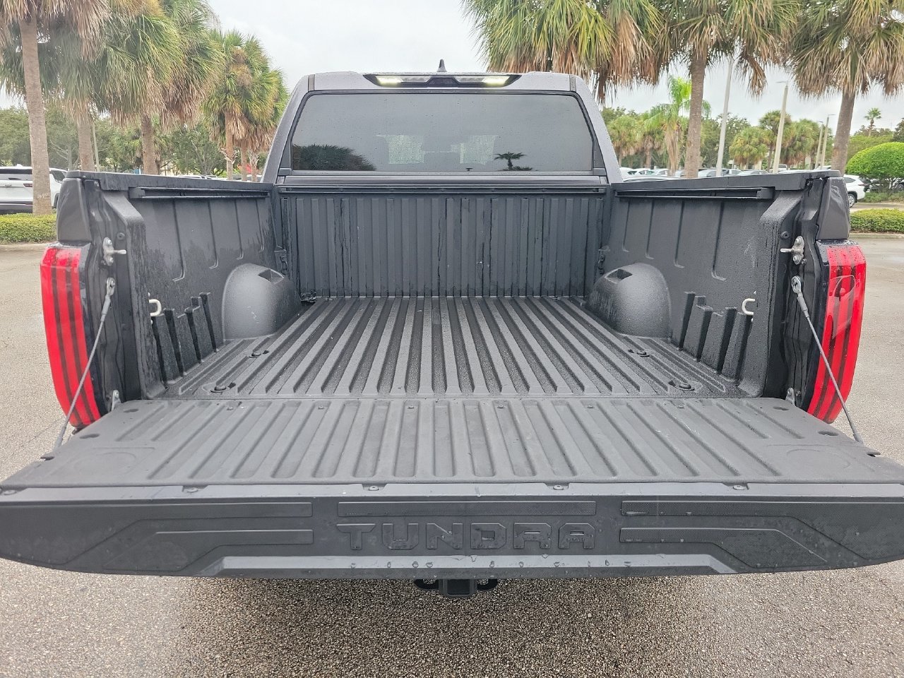 Used 2022 Toyota Tundra SR5 w/ SR5 Convenience Package AWD/4WD image 8
