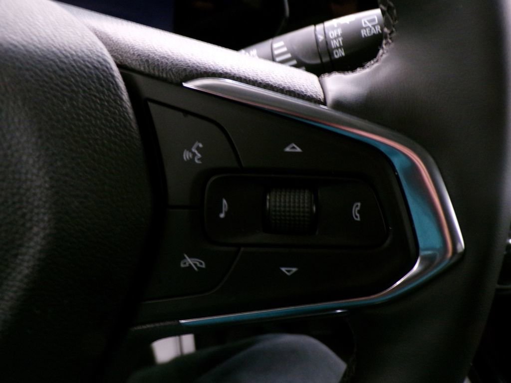 Used 2025 Chevrolet Trax LT w/ Driver Confidence Package FWD image 21