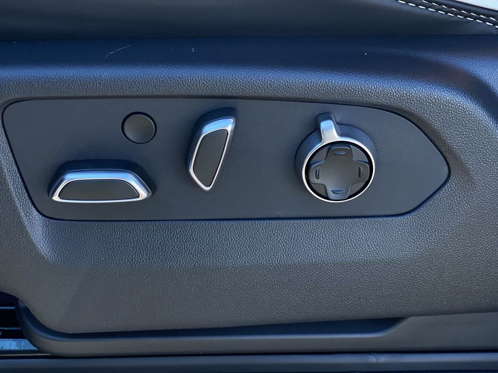 New 2026 GMC Sierra 2500 Denali Ultimate w/ LPO, Black Badging Package image 33