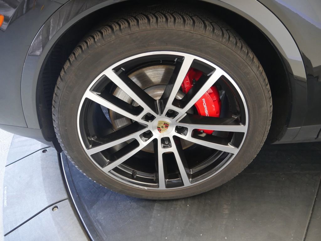 Certified 2024 Porsche Cayenne S AWD/4WD image 13