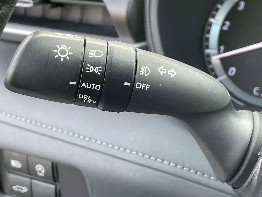 Used 2024 Toyota Highlander LE image 23