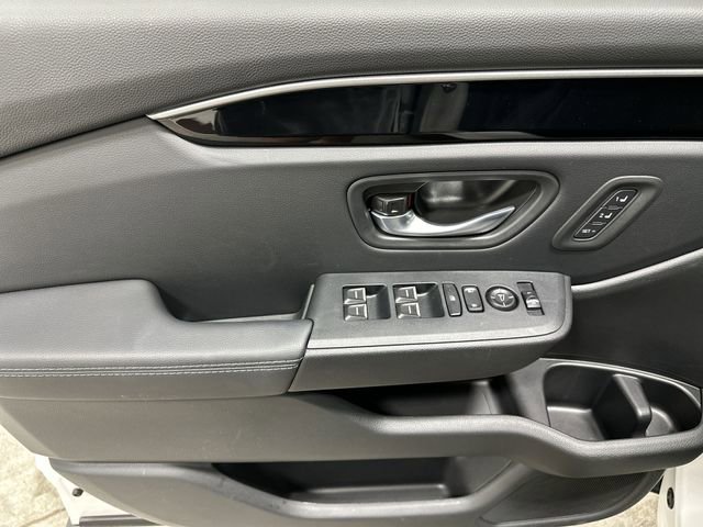 Used 2025 Honda Pilot Touring image 17