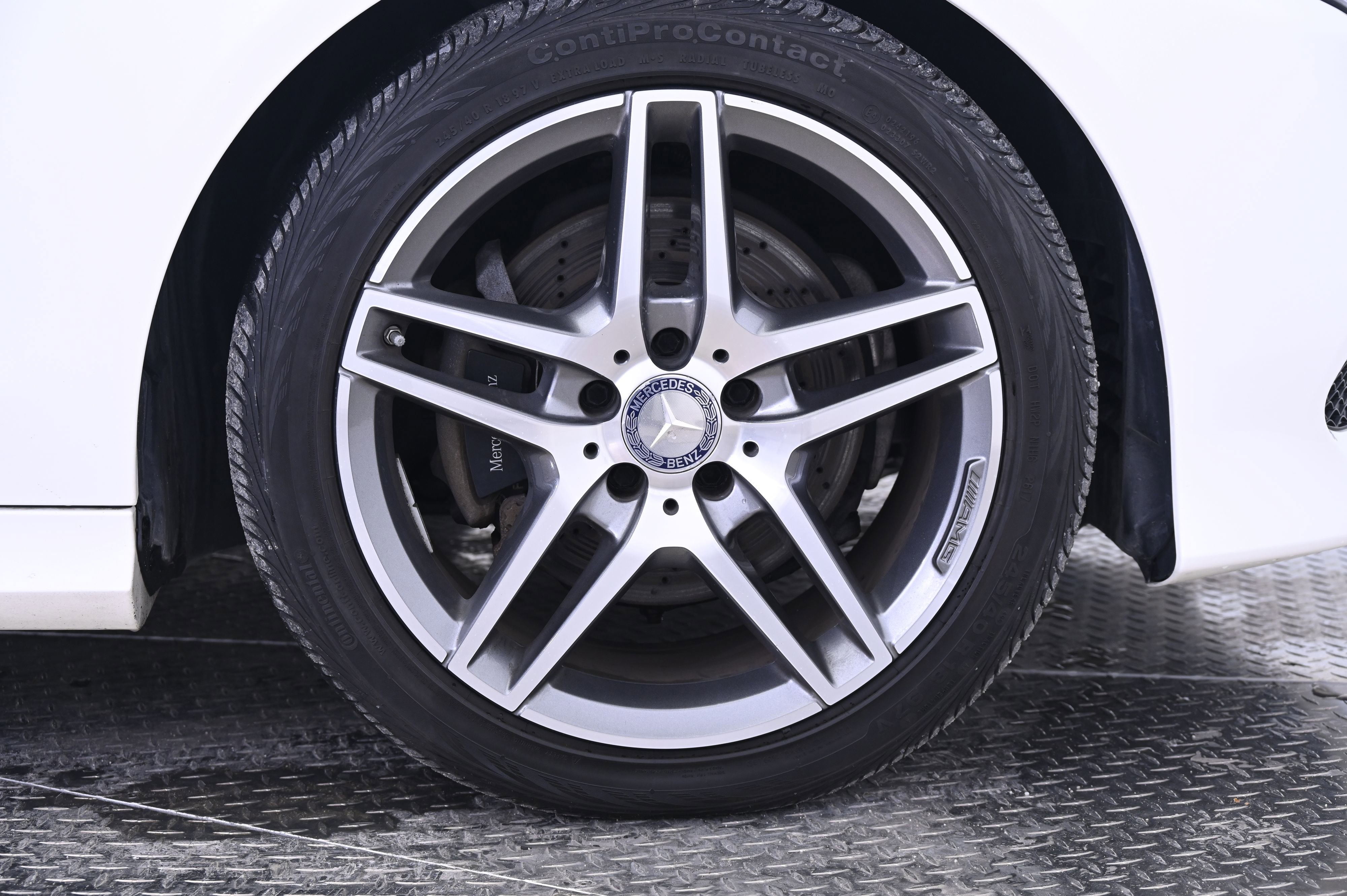 Used 2015 Mercedes-Benz E 400 4MATIC Sedan image 14