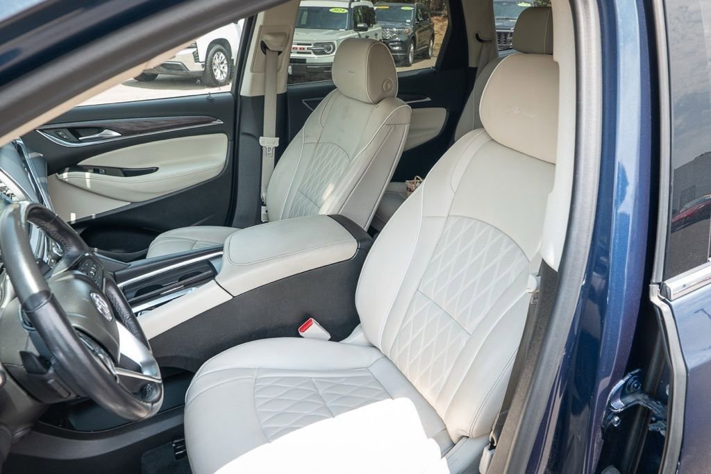 Used 2022 Buick Enclave Avenir w/ Avenir Technology Package image 15