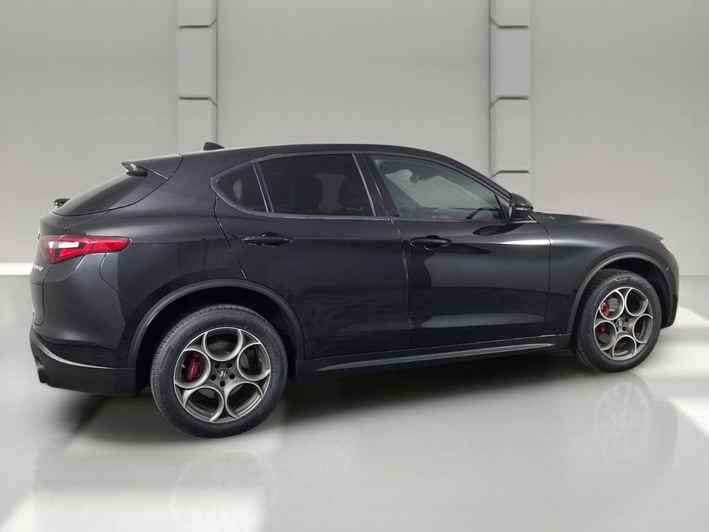 Used 2023 Alfa Romeo Stelvio Sprint RWD image 4