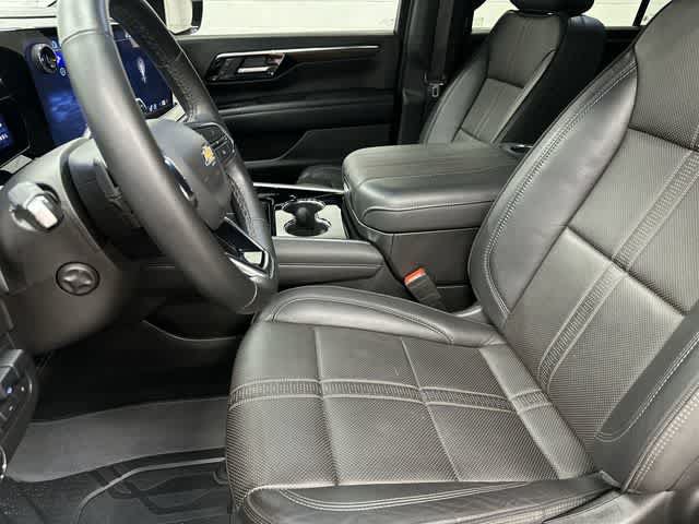 Used 2025 Chevrolet Suburban High Country AWD/4WD image 10