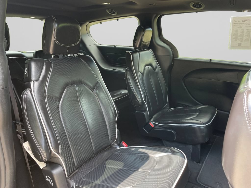 Used 2025 Chrysler Pacifica Limited FWD image 14