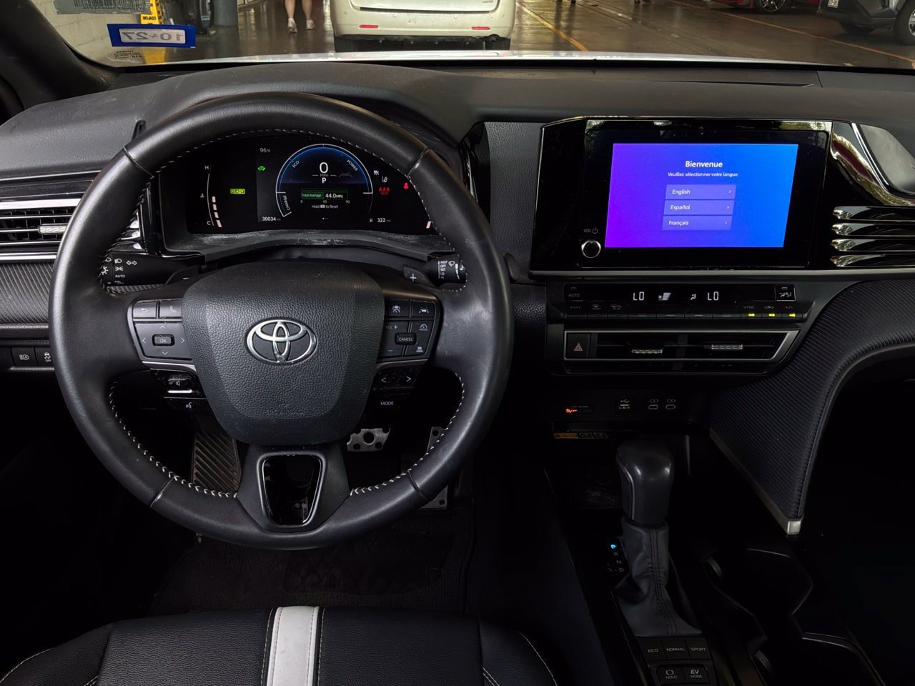 Used 2025 Toyota Camry SE w/ Convenience Package FWD image 13