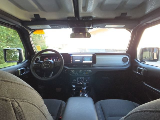 Used 2025 Jeep Gladiator Sport AWD/4WD image 27
