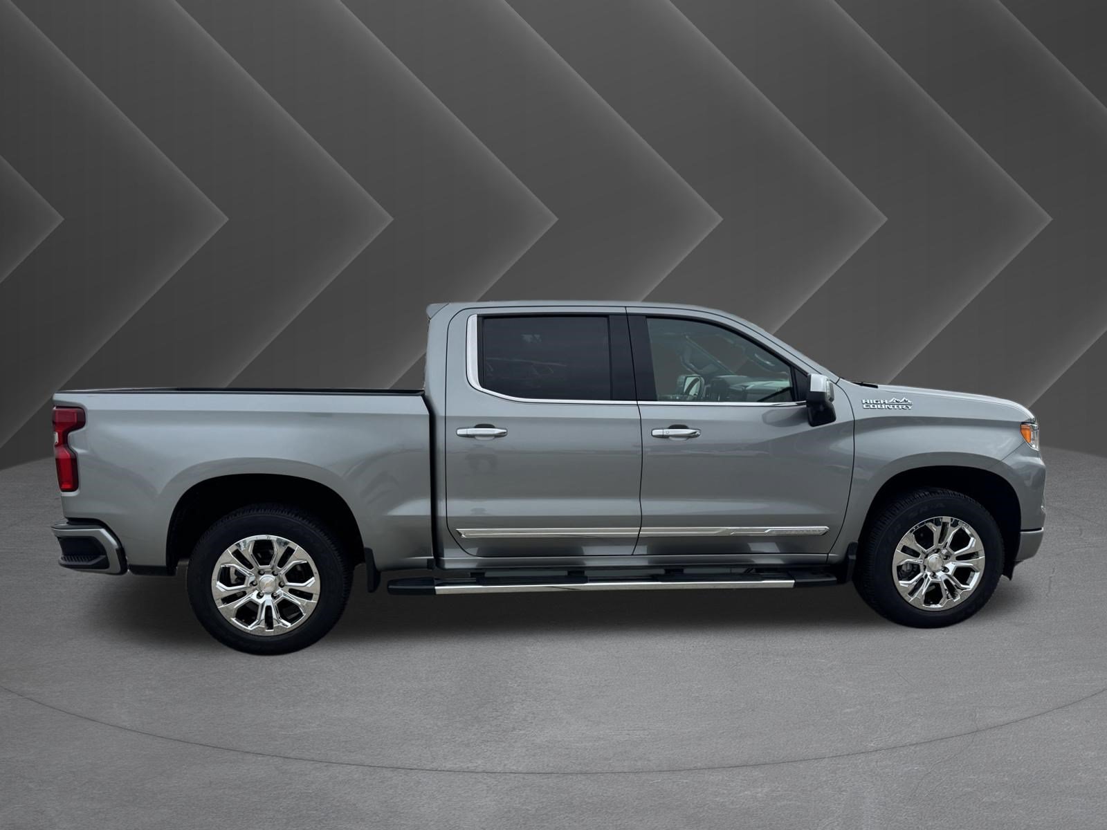 Used 2024 Chevrolet Silverado 1500 High Country w/ Technology Package AWD/4WD image 5