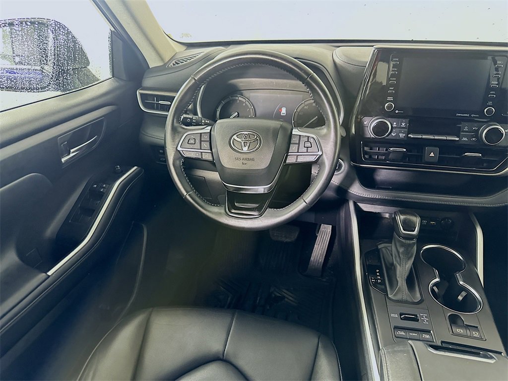 Used 2021 Toyota Highlander XLE image 18