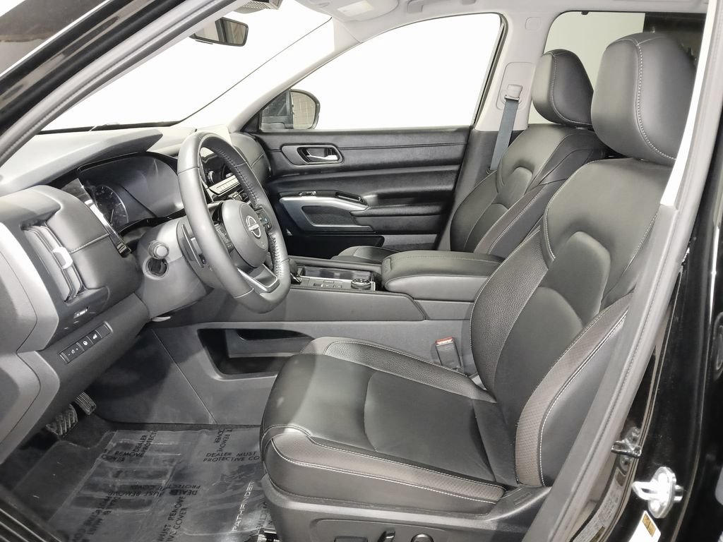 Used 2025 Nissan Pathfinder SL AWD/4WD image 10