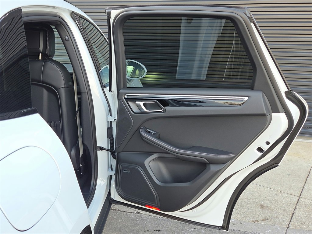 New 2026 Porsche Macan S image 22