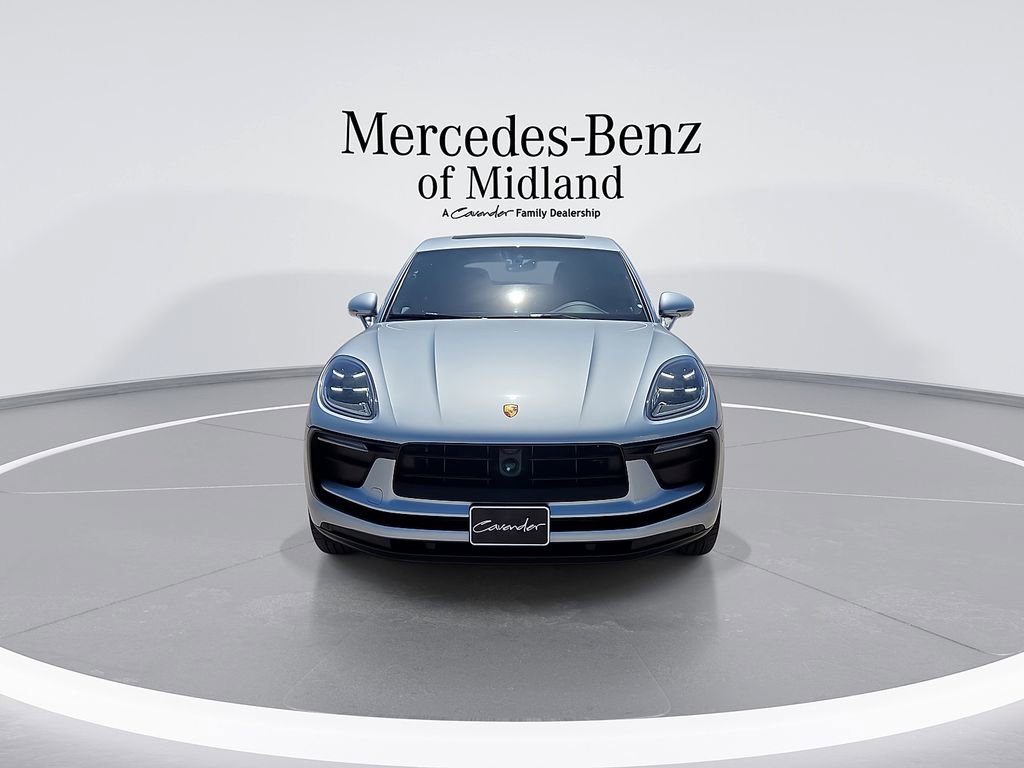 Used 2025 Porsche Macan AWD/4WD image 3