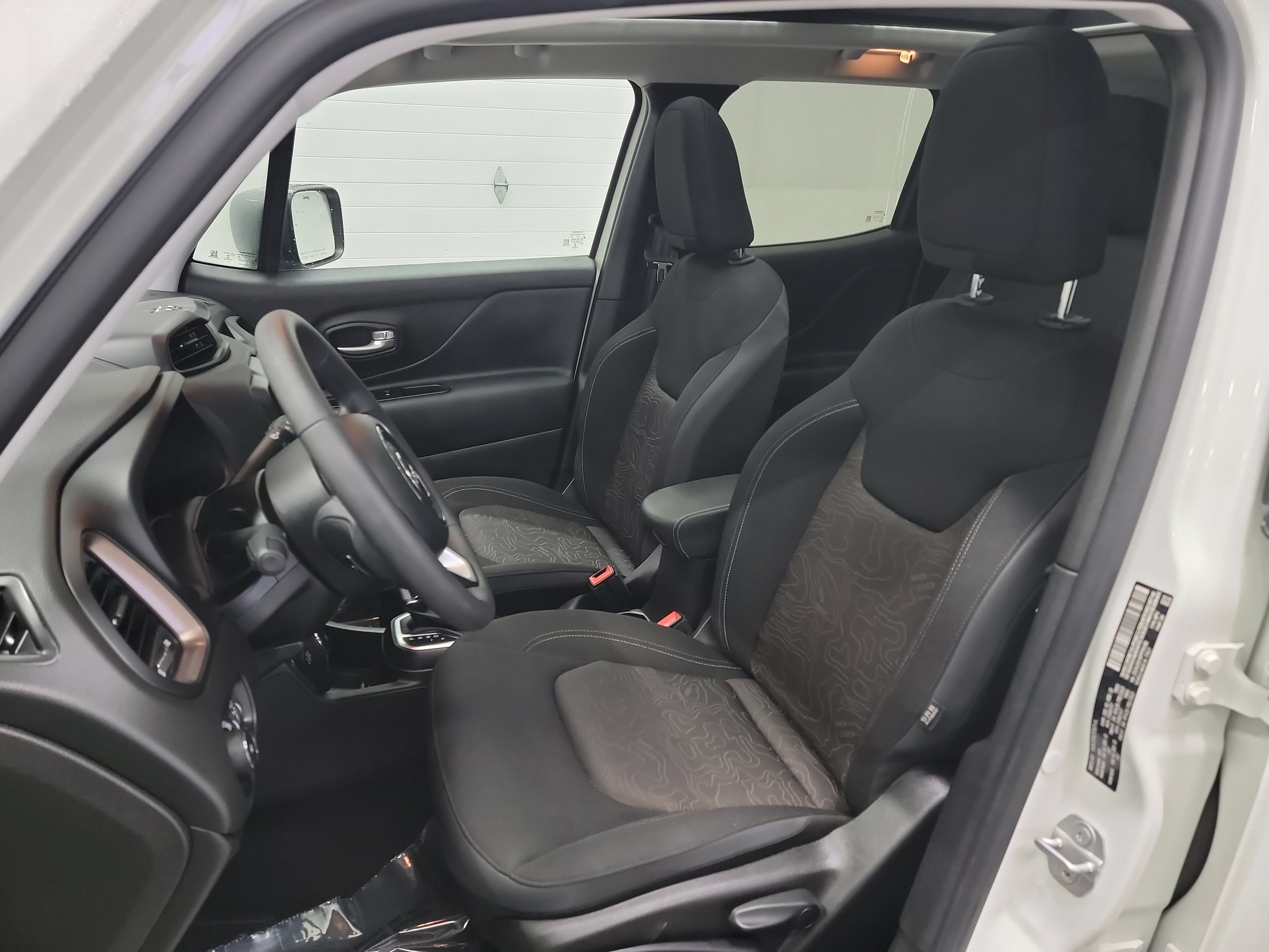Used 2023 Jeep Renegade Latitude w/ Sun/Sound Group AWD/4WD image 12