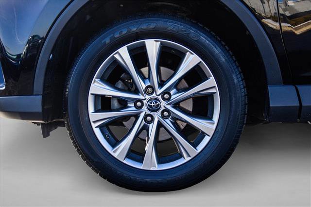 Used 2018 Toyota RAV4 Limited image 9