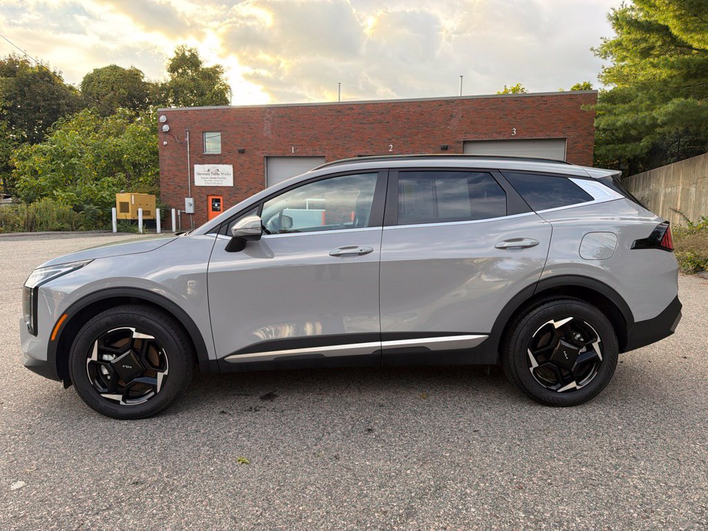 Certified 2026 Kia Sportage EX w/ EX Panorama Roof Package AWD/4WD image 4