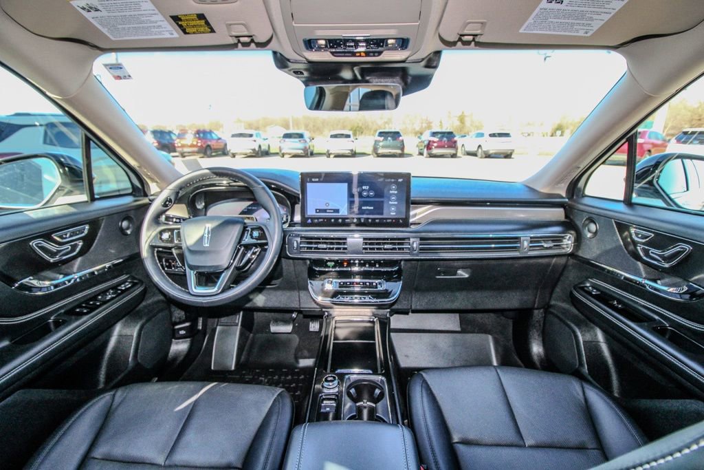 Used 2025 Lincoln Corsair Reserve w/ Equipment Group 202A AWD/4WD image 11