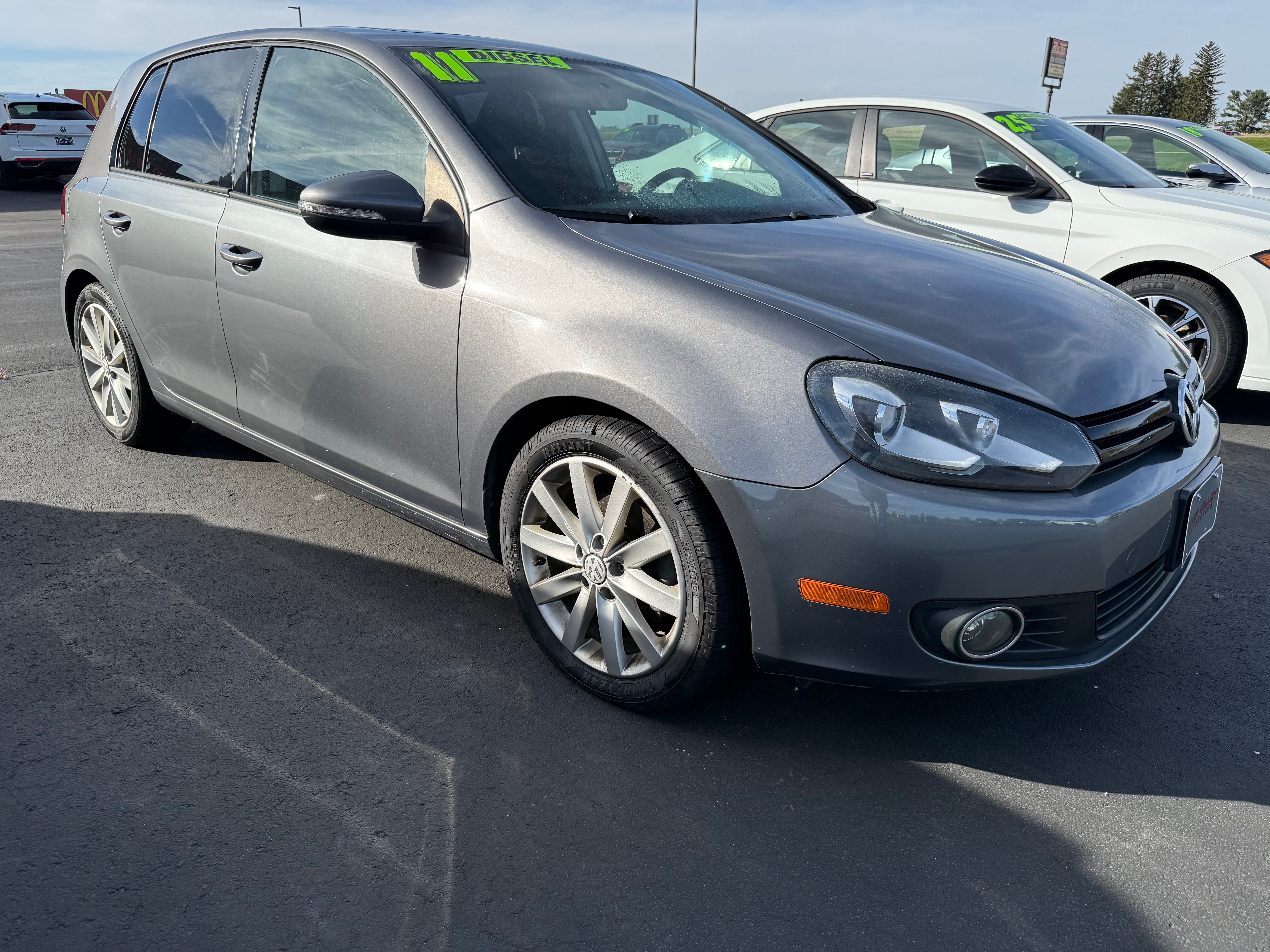 Used 2011 Volkswagen Golf TDI w/ Navigation Pkg FWD image 2