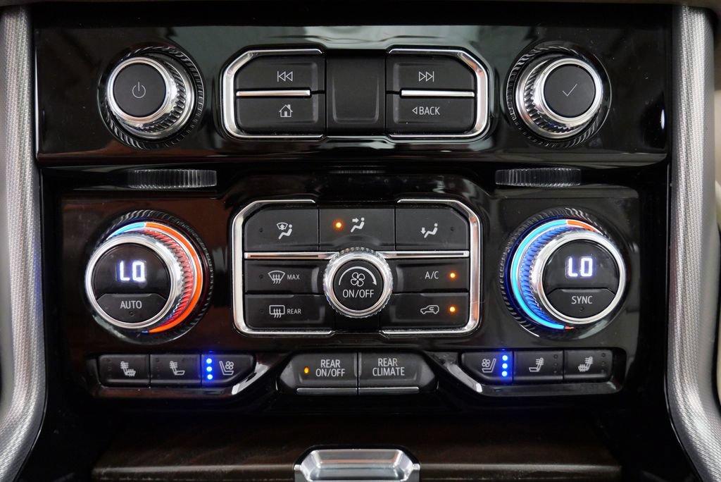 Used 2023 GMC Yukon XL Denali AWD/4WD image 30