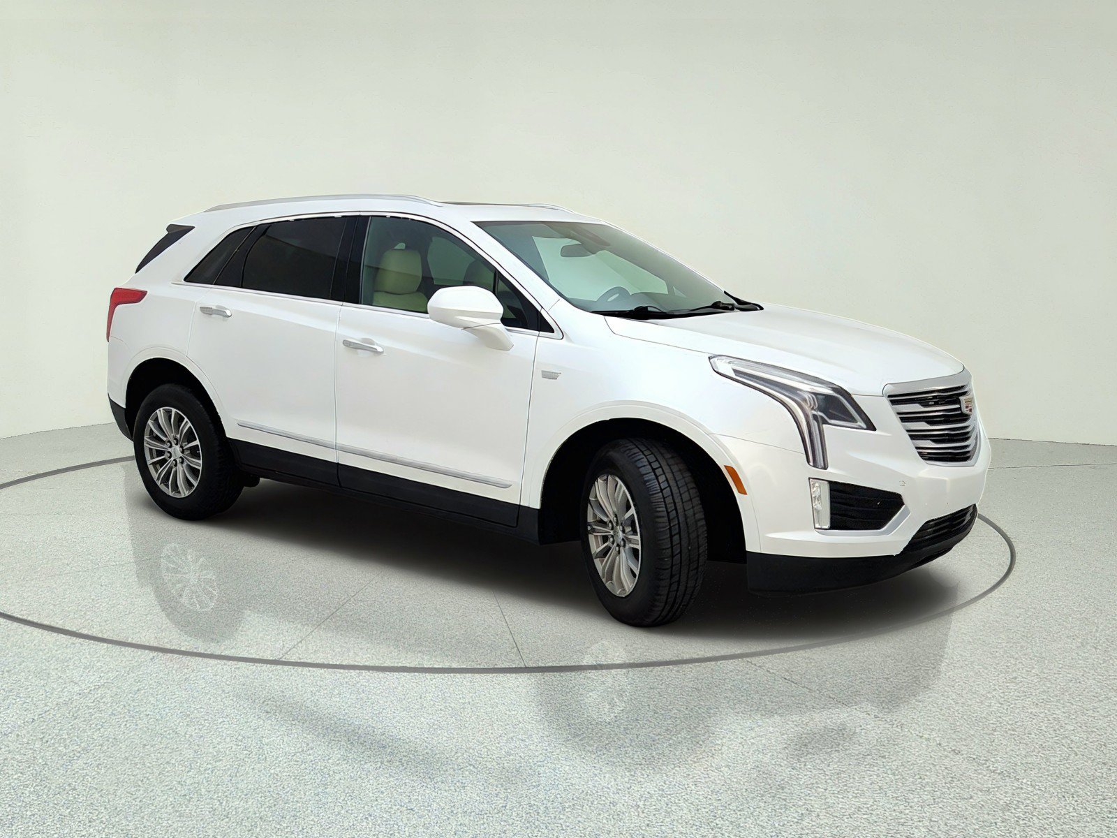 Used 2017 Cadillac XT5 Luxury w/ Driver Awareness Package FWD image 5