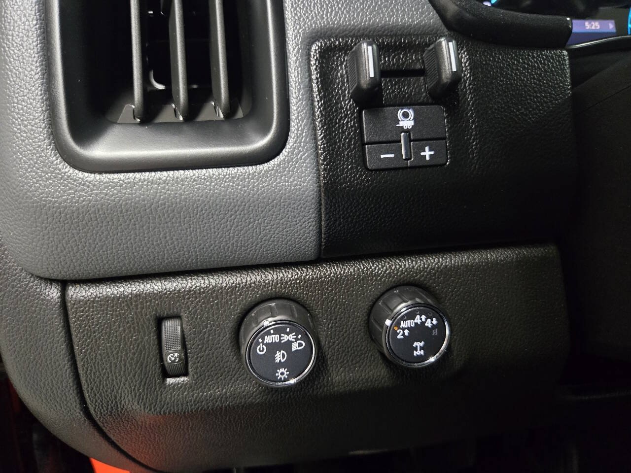 Used 2019 Chevrolet Colorado Z71 AWD/4WD image 15