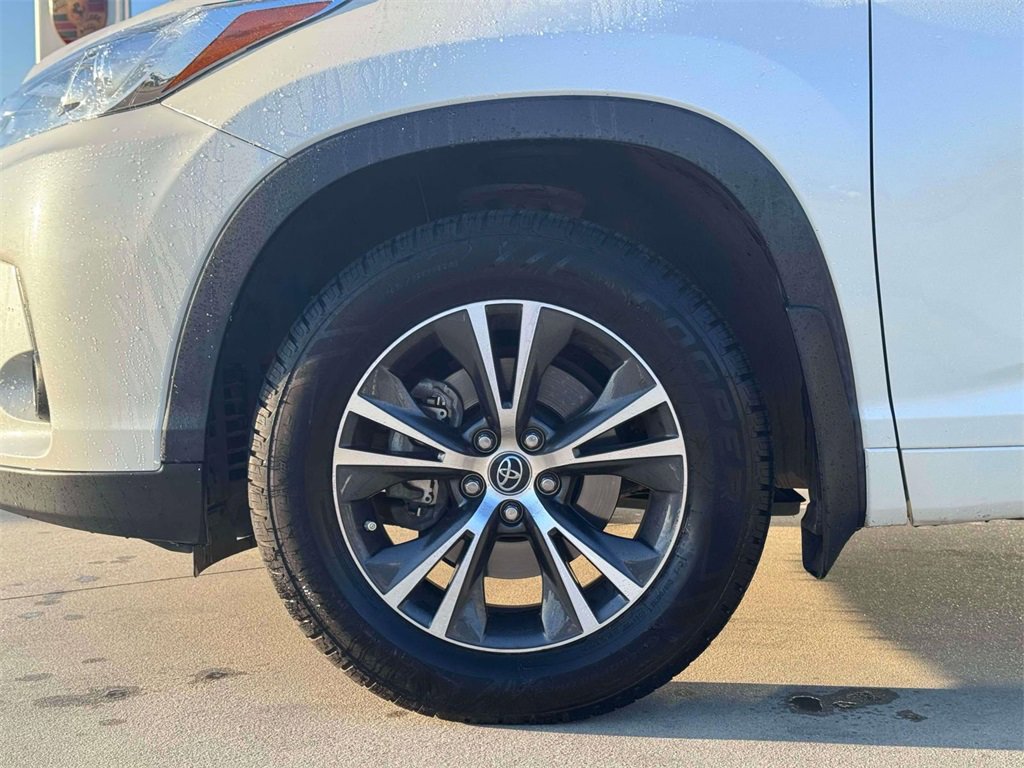 Used 2018 Toyota Highlander LE image 5