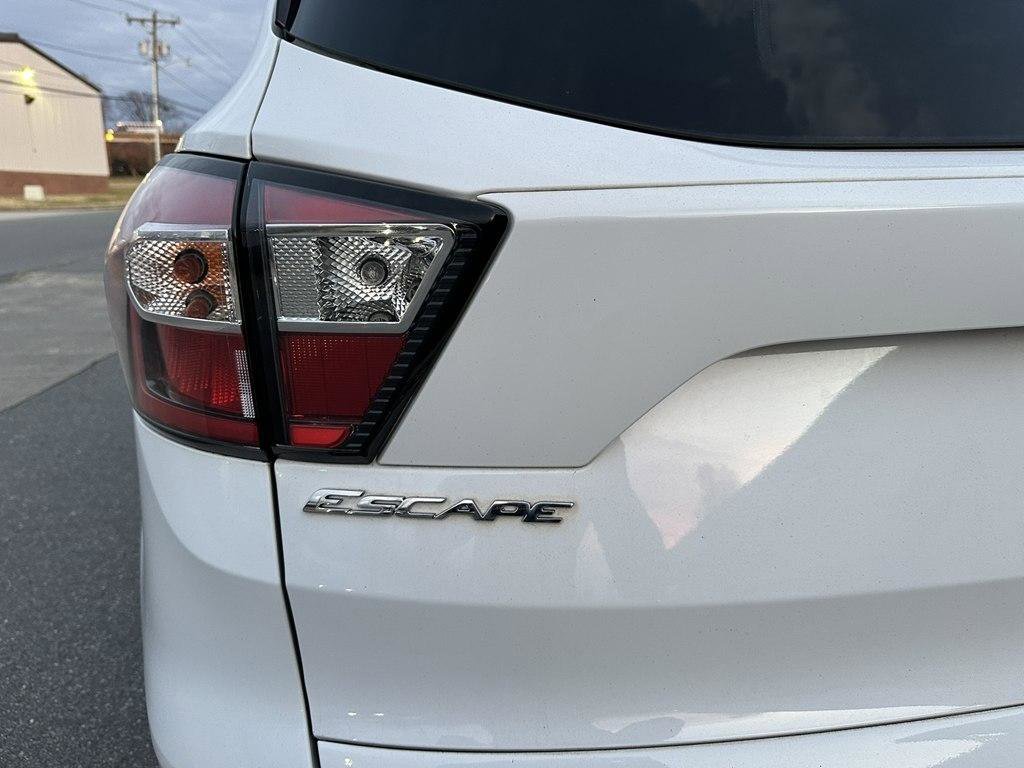 Used 2018 Ford Escape SE FWD image 14