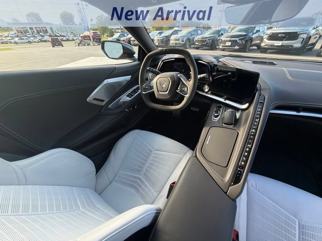 Used 2023 Chevrolet Corvette Stingray Premium Conv w/ Z51 Performance Package RWD image 7