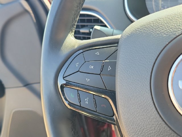 Used 2019 Jeep Cherokee Latitude Plus AWD/4WD image 11