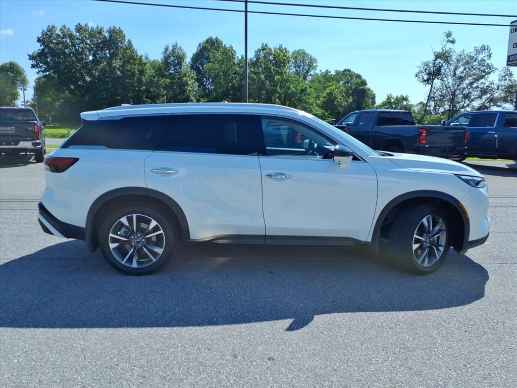 Used 2025 INFINITI QX60 Luxe AWD/4WD image 3