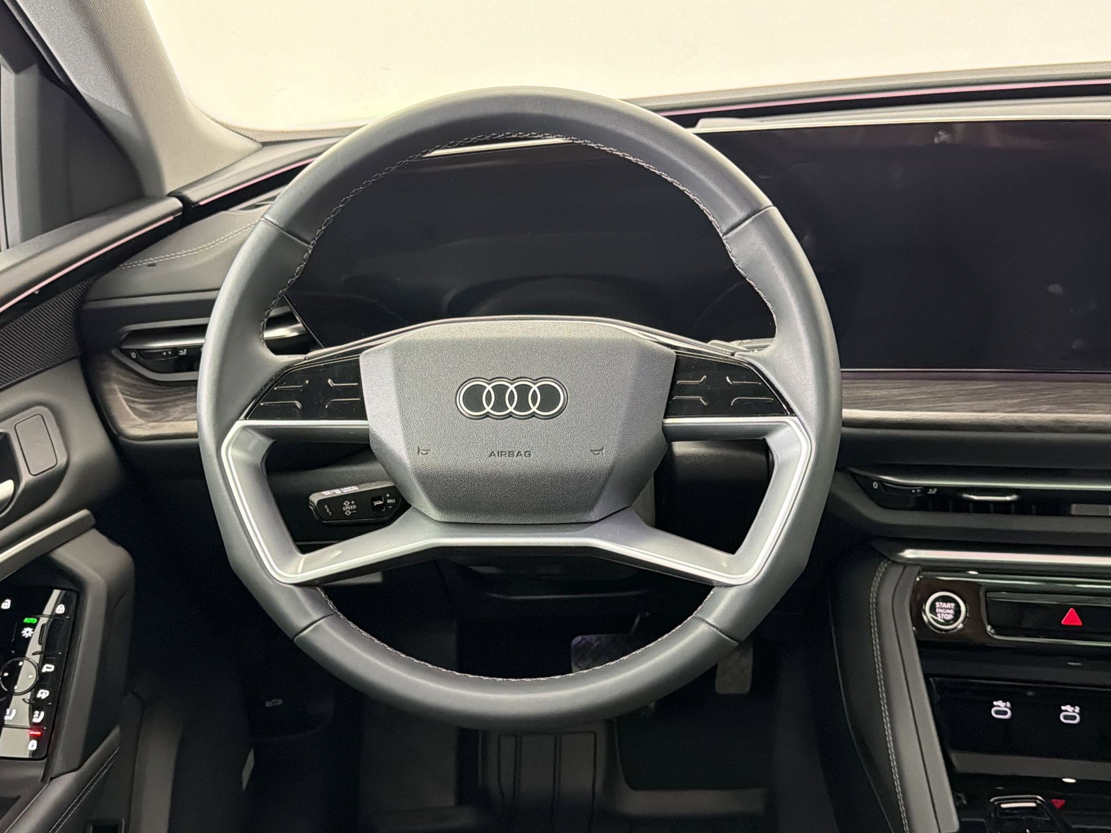 Used 2025 Audi Q5 Premium w/ Convenience Package image 17