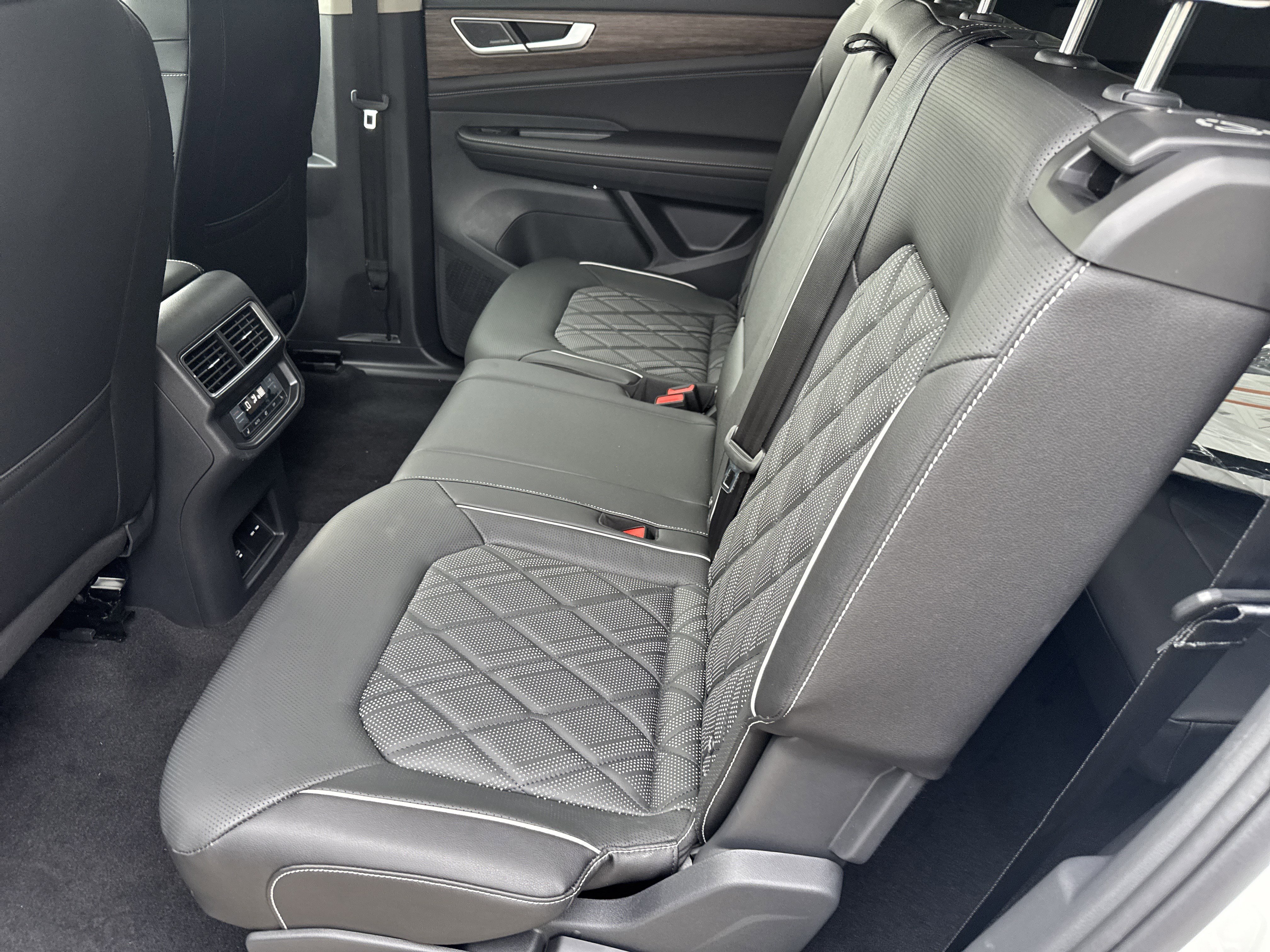 New 2026 Volkswagen Atlas SEL Premium R-Line image 6