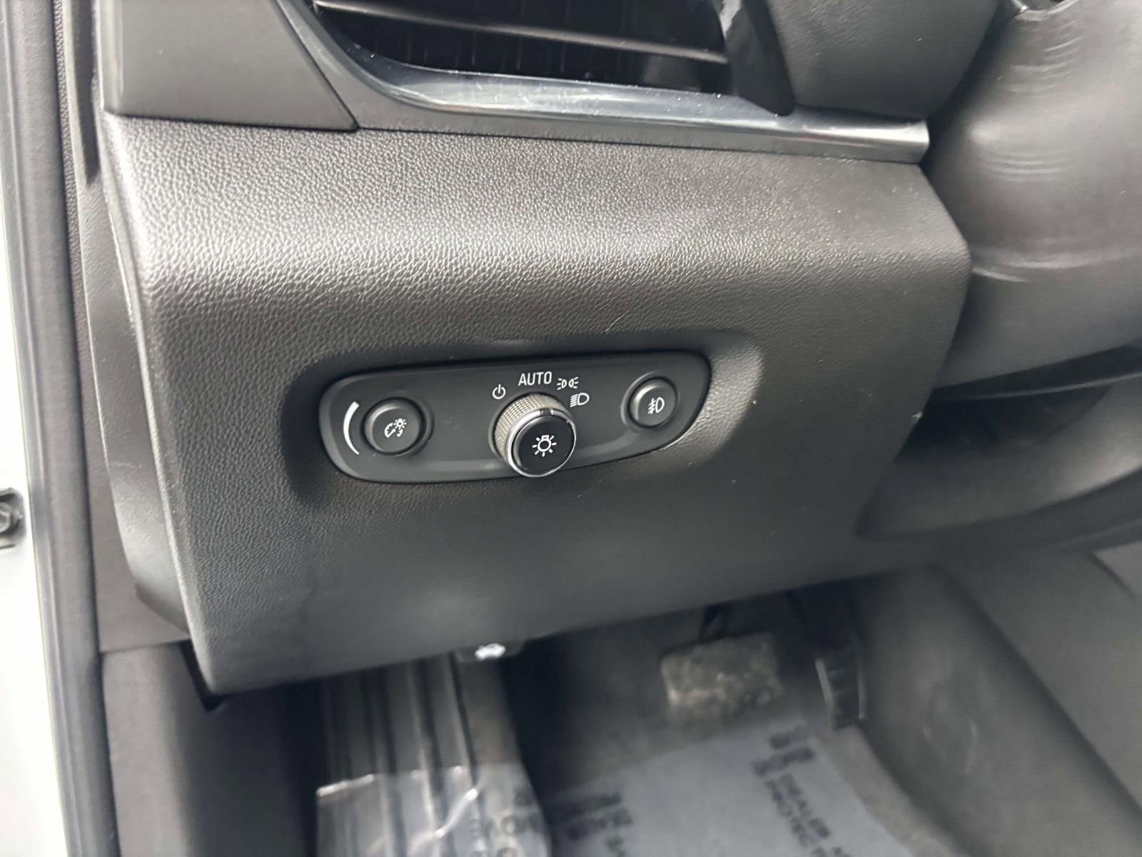 Used 2021 Chevrolet Traverse RS image 17