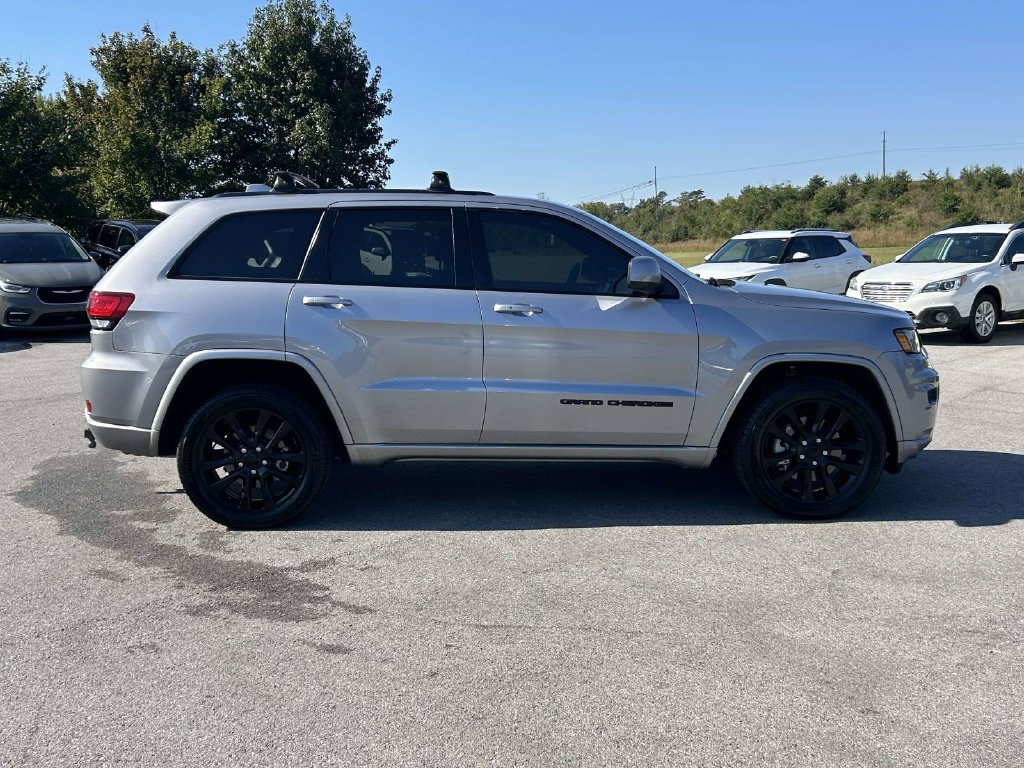 Used 2021 Jeep Grand Cherokee Laredo X AWD/4WD image 8