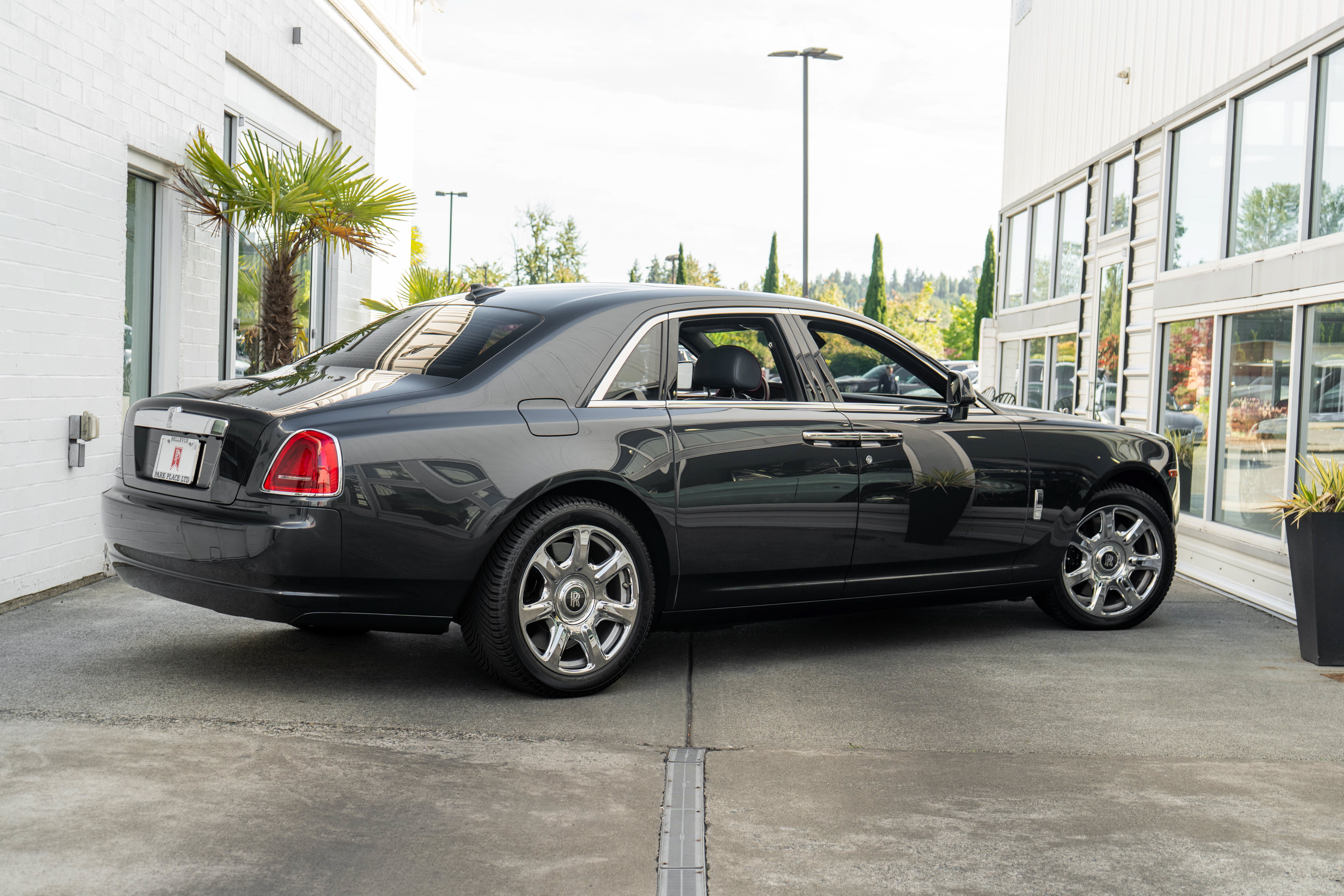 Used 2017 Rolls-Royce Ghost RWD image 7